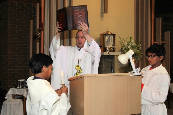 17 04 15 Easter Vigil 052